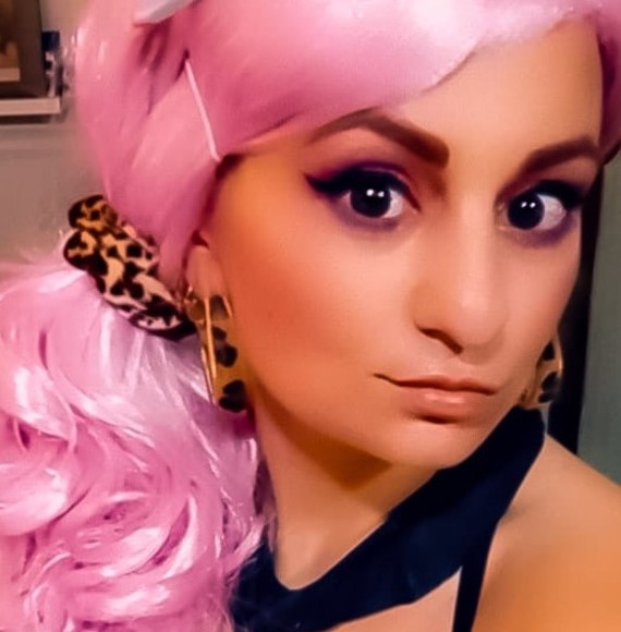 Meet your Posher, Kelly - Picture 1 of 1